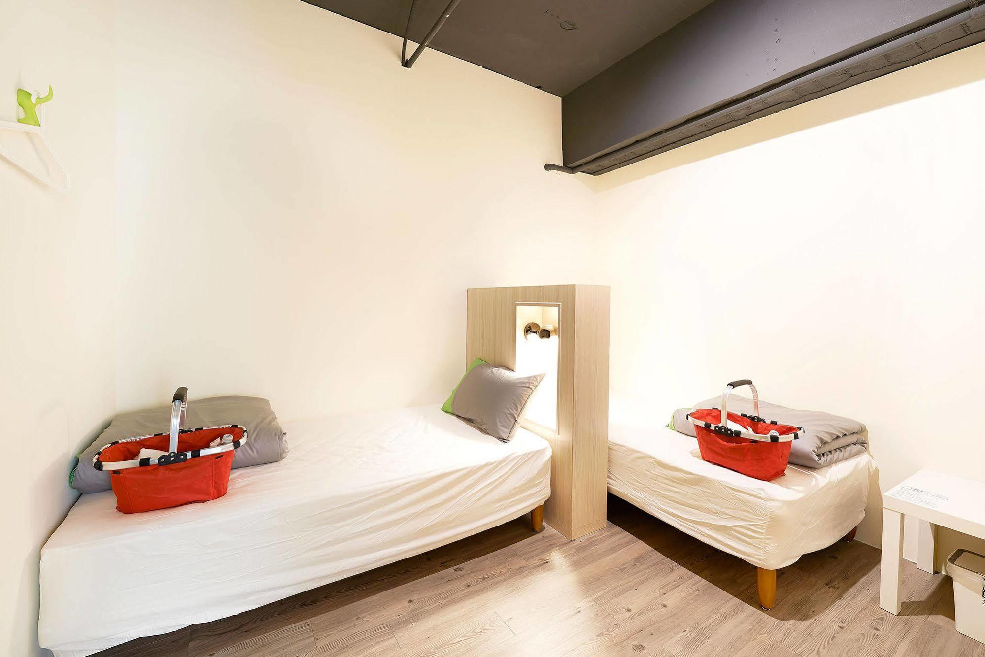 Ease Single Inn Taichung Exterior photo